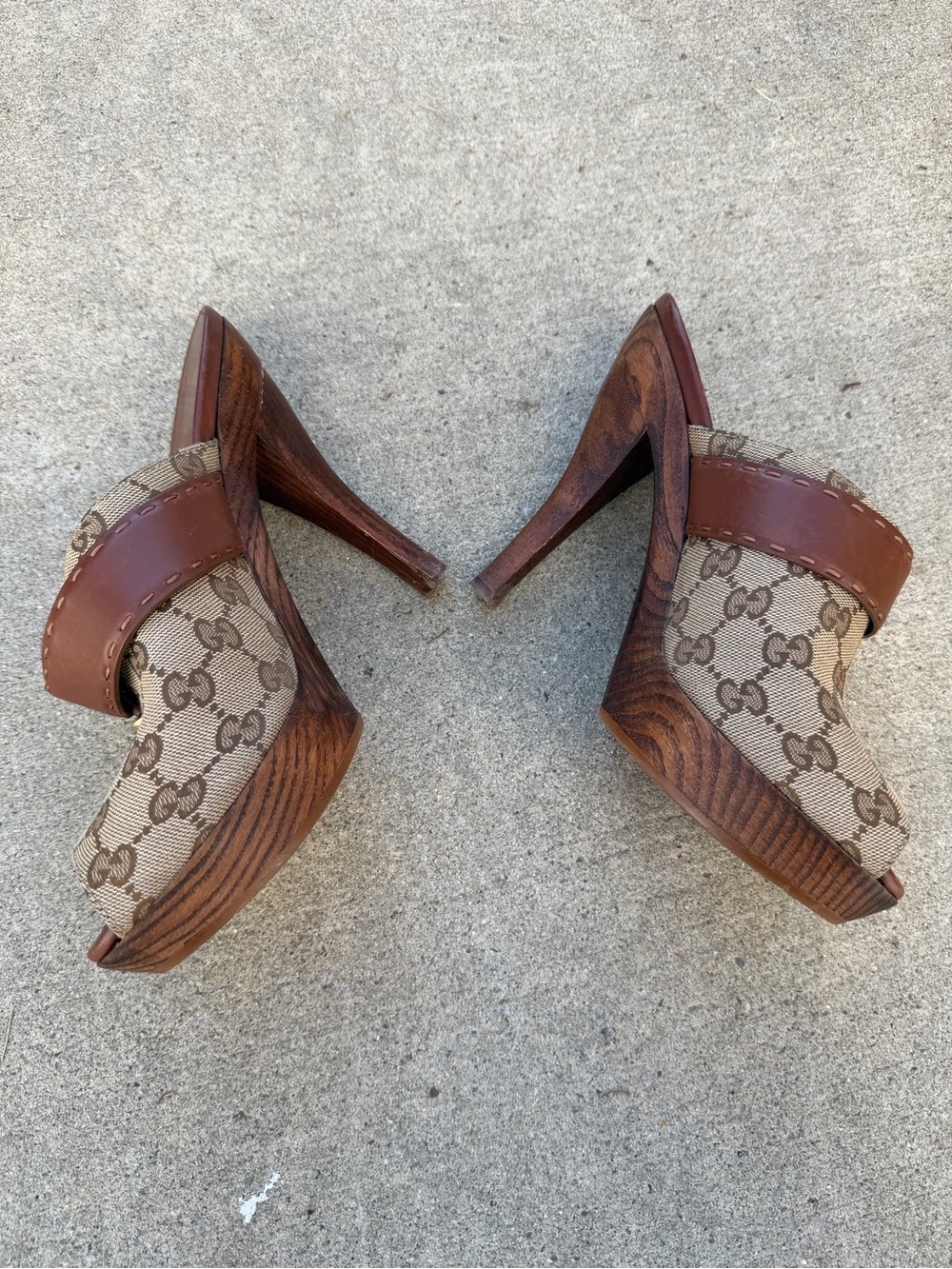 Vintage Gucci Brown Monogram GG Canvas Peep-Toe Platform Mules with Gold Buckle - Picture 4 of 7